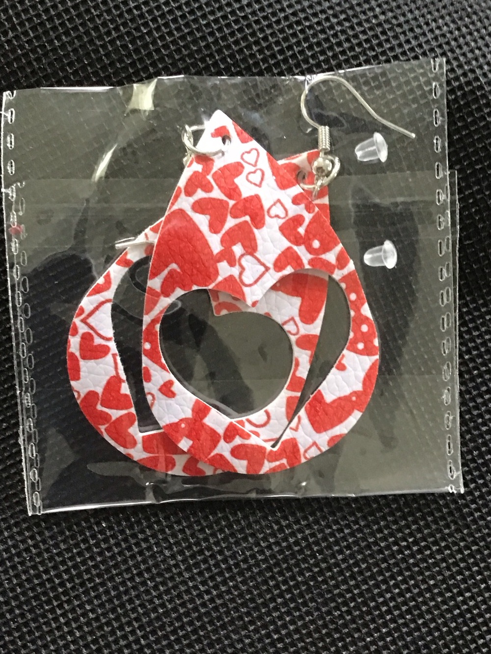 3/$11 NWOT! Red Heart Cutout Teardrop Dangle Earrings